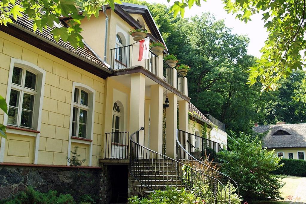 Cichy Dwor Hotel Manowo Bagian luar foto